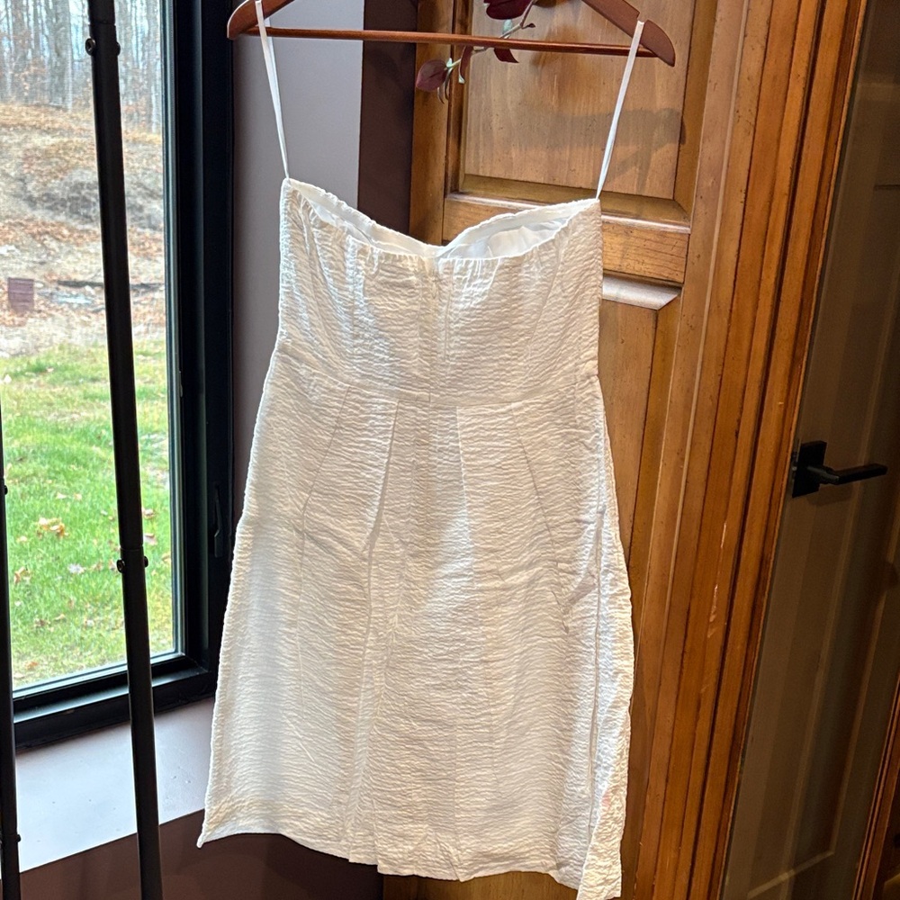 Elegant White Strapless Dress